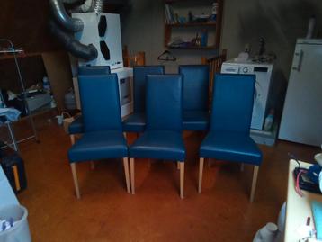 6 eetkamerstoelen € 5,- per stuk