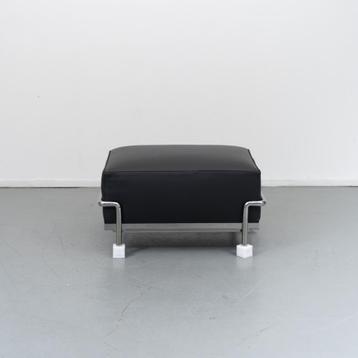 1 Cassina LC2 Le Corbusier Hocker zwart Leer Nieuw beschikbaar voor biedingen