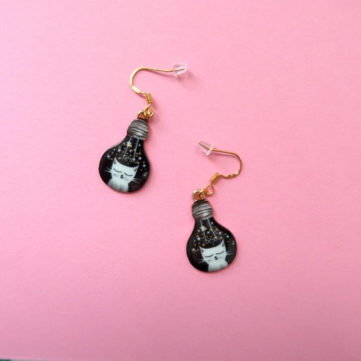 Goudkleurige oorbellen met lampjes kat hangertjes, Sieraden, Tassen en Uiterlijk, Oorbellen, Nieuw, Knopjes of Stekers, Overige materialen