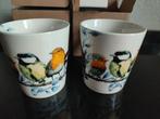 2 Heinen Delfts blauw mokken Bosvogels 9.5 cm Nieuw, Nieuw, Ophalen of Verzenden, Overige stijlen, Kop(pen) en/of Schotel(s)
