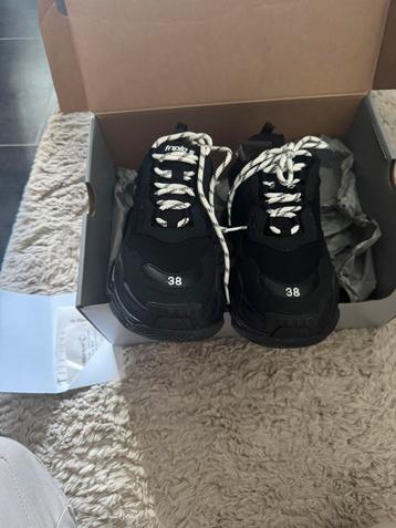 Balenciaga sneakers maat 38 beschikbaar voor biedingen