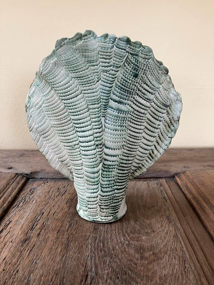 Bijzondere Keramieken Vaas - Schelpvorm, Antiek en Kunst, Curiosa en Brocante, Ophalen of Verzenden