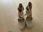 Hoge haak pumps met riempje, Gedragen, Beige, Ophalen of Verzenden, Pumps