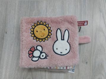 Baby speelgoed Nijntje miffy roze fluffy boek boekje K9900 beschikbaar voor biedingen