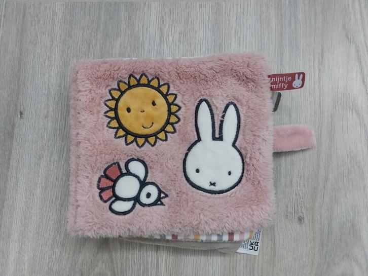 Baby speelgoed Nijntje miffy roze fluffy boek boekje K9900, Kinderen en Baby's, Speelgoed | Babyspeelgoed, Zo goed als nieuw, Mobiel
