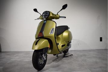 Vespa GTS 300 SuperSport Verde Ambizioso matt