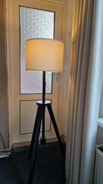 IKEA LAUTERS vloerlamp - Bruin Essen, Huis en Inrichting, Lampen | Vloerlampen, Ophalen, Zo goed als nieuw, Hout, 150 tot 200 cm