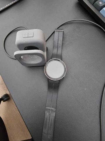 Galaxy Watch 5 Pro + charger + stand beschikbaar voor biedingen