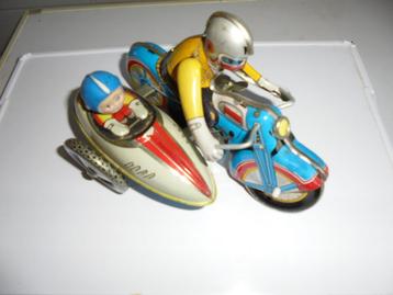 Motor met zijspan met klokmotor beschikbaar voor biedingen