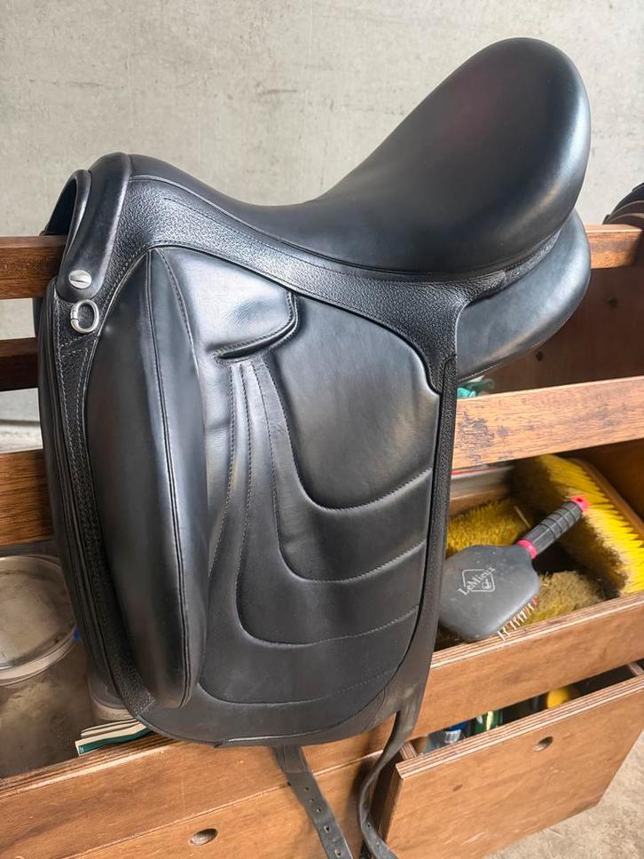 Devoucoux Makila Harmonie dressuurzadel – 17,5” | 2A boom, Dieren en Toebehoren, Paarden en Pony's | Zadels, Gebruikt, Dressuur