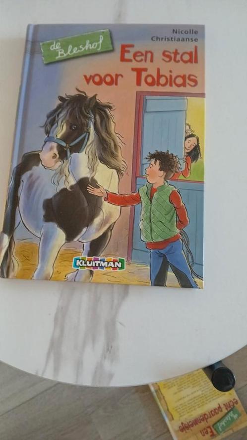 Nicolle Christiaanse - Een stal voor Tobias, Boeken, Kinderboeken | Jeugd | onder 10 jaar, Zo goed als nieuw, Ophalen of Verzenden