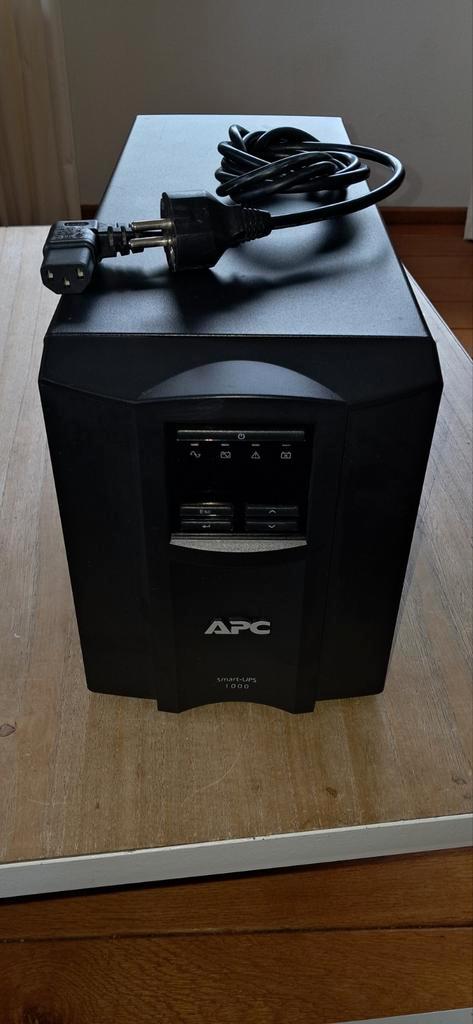 APC Smart-UPS SMT1000I, Computers en Software, Noodvoedingen (UPS), Zo goed als nieuw, Ophalen of Verzenden