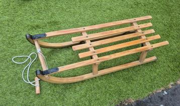 Houten Slee met Trekkoord beschikbaar voor biedingen