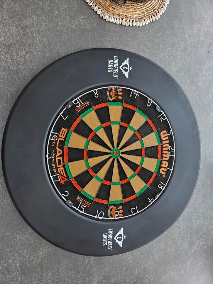 Unieke Set:WINMAU BLADE 4 + Dartring LED +  Surround LF+ Mat, Sport en Fitness, Darts, Zo goed als nieuw, Dartbord, Ophalen