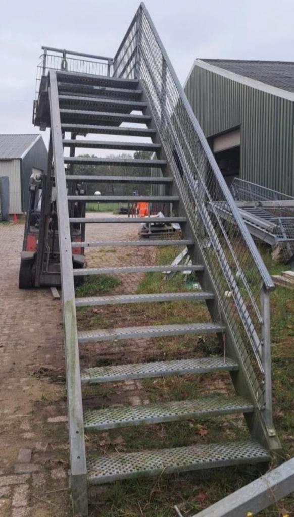 Bordestrap 350cm. Stalen verzinkte trap, zwaar uitgevoerd., Doe-het-zelf en Verbouw, Ladders en Trappen, Gebruikt, 2 tot 4 meter