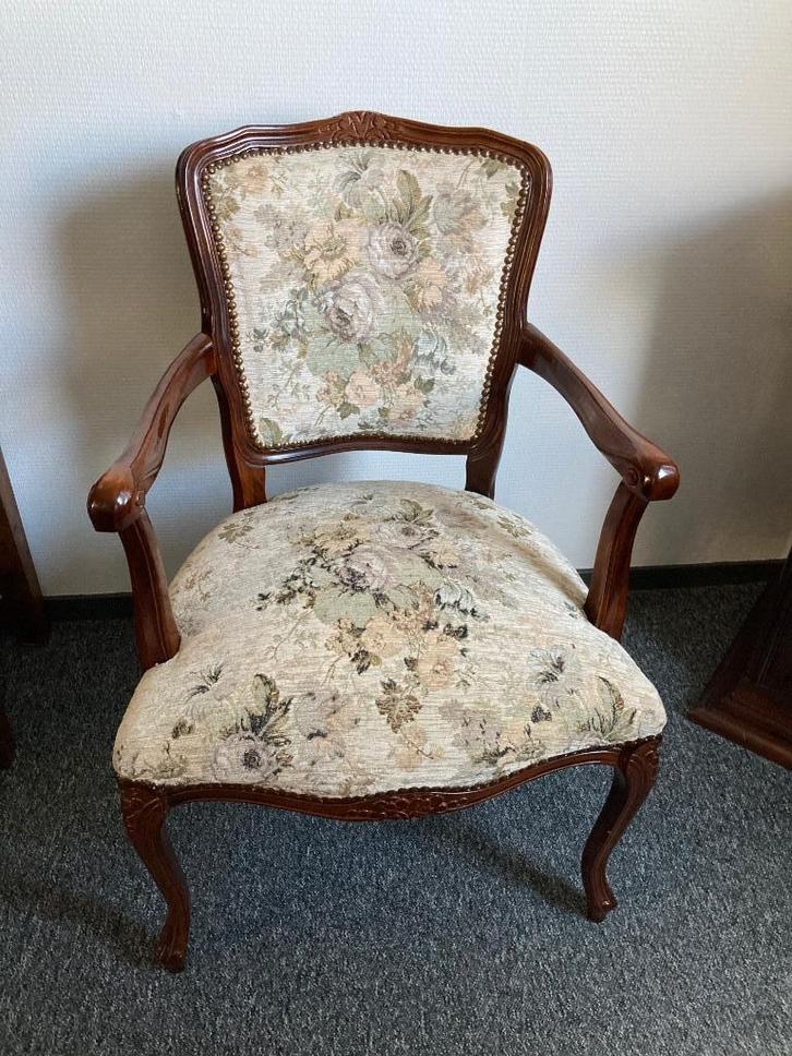 Mooi vintage klassiek stoeltje, Antiek en Kunst, Antiek | Meubels | Stoelen en Banken, Ophalen