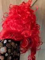 Rode hoge pruik, Ophalen of Verzenden, Zo goed als nieuw, Hoed of Pruik, Carnaval