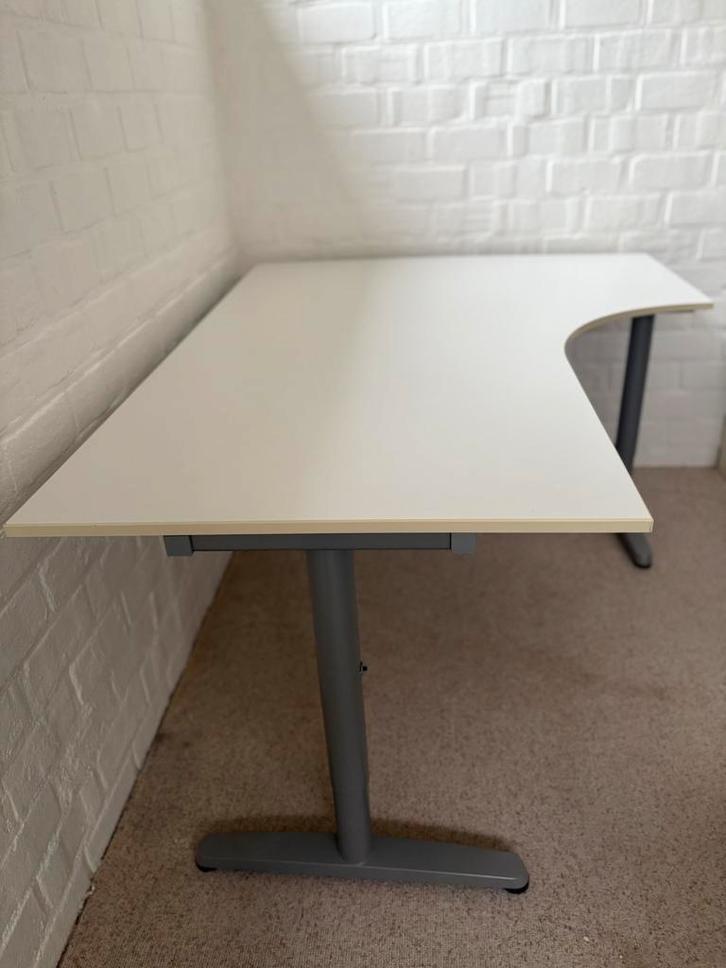 Ikea bureau Galant, Huis en Inrichting, Bureaus, Gebruikt, Bureau, In hoogte verstelbaar, Ophalen
