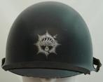 Helm type M53 Rijkspolitie Politie, met binnenhelm, 1973.(1), Verzamelen, Ophalen of Verzenden, Overige soorten, Nederland, Helm of Baret