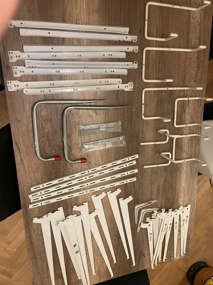 Allerlei ophangsystemen: haken, railsysteem en laderails, Doe-het-zelf en Verbouw, IJzerwaren en Bevestigingsmiddelen, Gebruikt