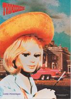 THUNDERBIRDS PENELOPE MINI POSTER FORMAAT 24 X 17 CM UIT1993, Ophalen of Verzenden, Nieuw, Film, Foto of Kaart