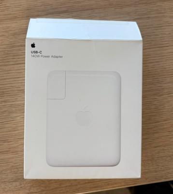 Apple USB-C Power Adapter - 140W - Wit  beschikbaar voor biedingen
