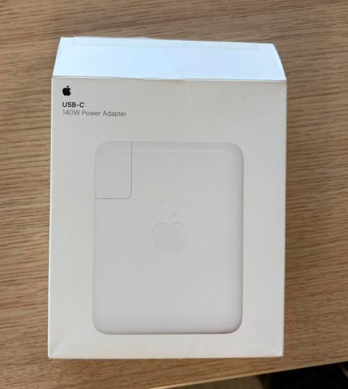 Apple USB-C Power Adapter - 140W - Wit, Computers en Software, Laptop-opladers, Zo goed als nieuw, Ophalen of Verzenden