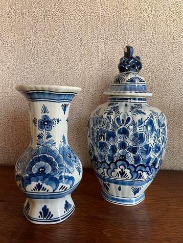 2 delfstblauwe vazen/potten beschikbaar voor biedingen