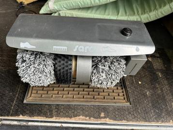 Schoenen Poets machine werkt goed leuk voor decoratie beschikbaar voor biedingen