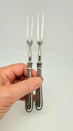 2 gave parelrand vleesvorken, alleen handvat is zilver., Antiek en Kunst, Antiek | Goud en Zilver, Ophalen of Verzenden, Zilver