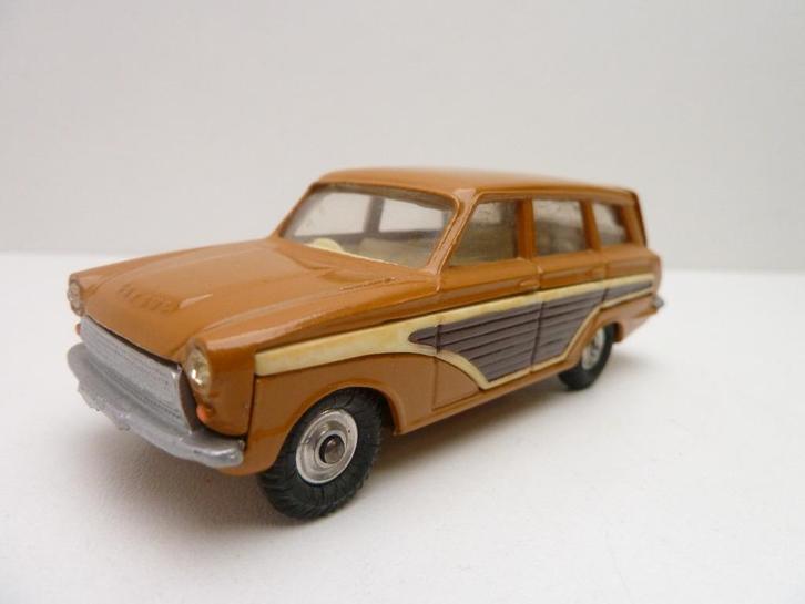 Ford Consul Cortina  estate car  ''  Corgi Toys '', Hobby en Vrije tijd, Modelauto's | 1:43, Gebruikt, Auto, Corgi, Ophalen of Verzenden