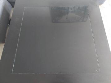 Moderne salontafel 120x120 cm  beschikbaar voor biedingen