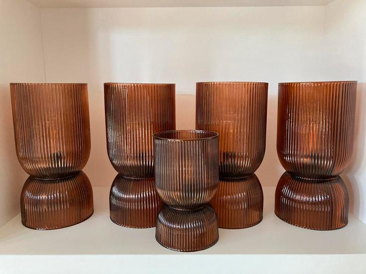 Wibra set 5x windlicht bruin glas 28cm en 19cm, Huis en Inrichting, Woonaccessoires | Kandelaars en Kaarsen, Zo goed als nieuw