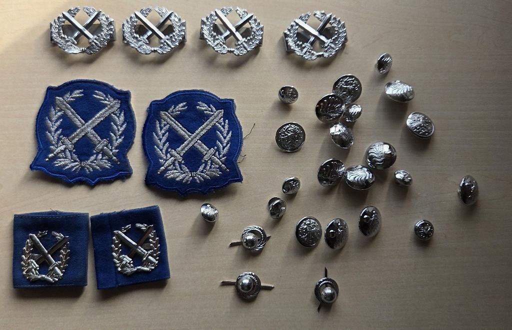 RP Rijkspolitie emblemen knopen uniform, Verzamelen, Niet vindbaar, Niet vindbaar, Nederland, Embleem of Badge