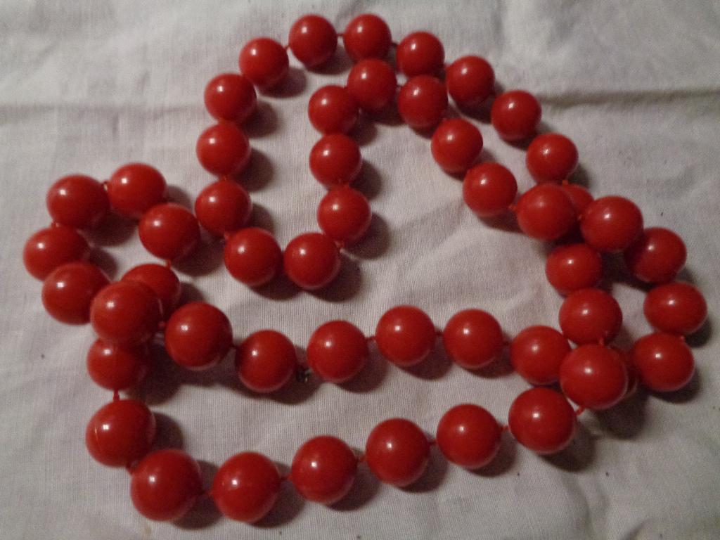 rode vintage ketting nr k 5603, Sieraden, Tassen en Uiterlijk, Kettingen, Ophalen of Verzenden, Nieuw, Rood, Kunststof