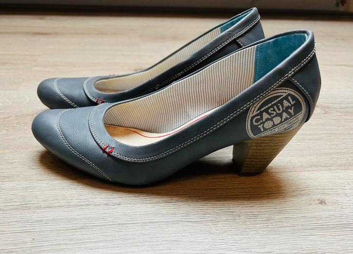 leuke pumps , kleur blauw maat 40, Kleding | Dames, Schoenen, Zo goed als nieuw, Pumps, Blauw, Ophalen