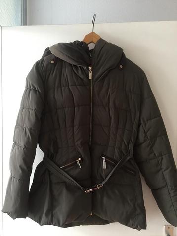 Mooie  warme wi terjas maat 42 donkergroen getailleerd model beschikbaar voor biedingen