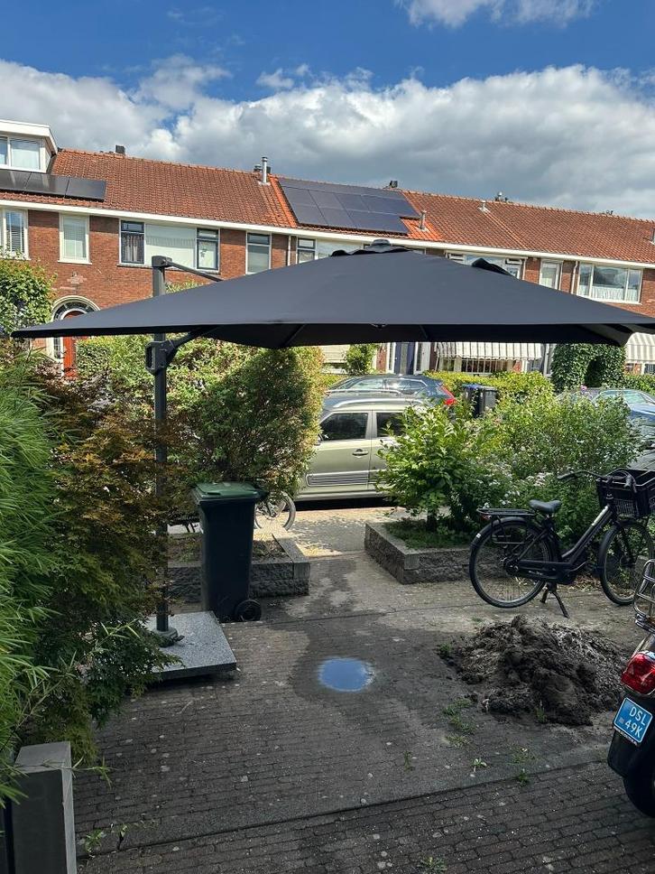 zweefparasol - Platinum Voyager 2.5x2.5 m incl voet en hoes, Tuin en Terras, Parasols, Zo goed als nieuw, Zweefparasol, 2 tot 3 meter
