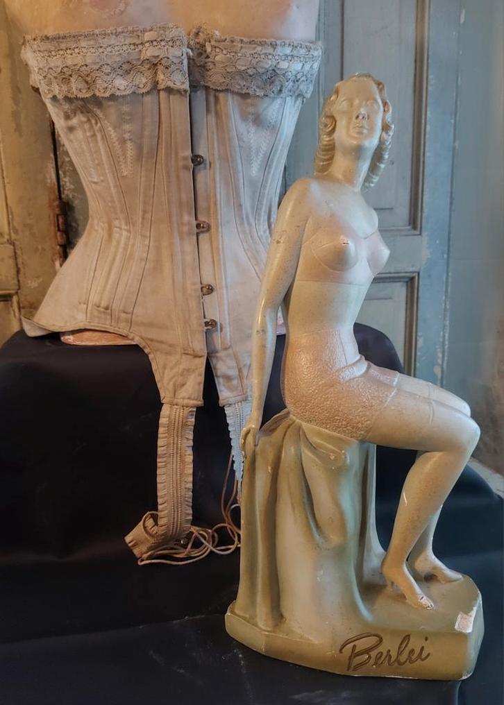 Art-deco lingerie reclamebeeld Berlei lingerie reclame  1920, Antiek en Kunst, Curiosa en Brocante, Ophalen of Verzenden