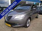 Lancia Ypsilon 0.9 TwinAir Platinum met airco/ecc leer keuri, Auto's, Lancia, Te koop, Zilver of Grijs, Benzine, Hatchback