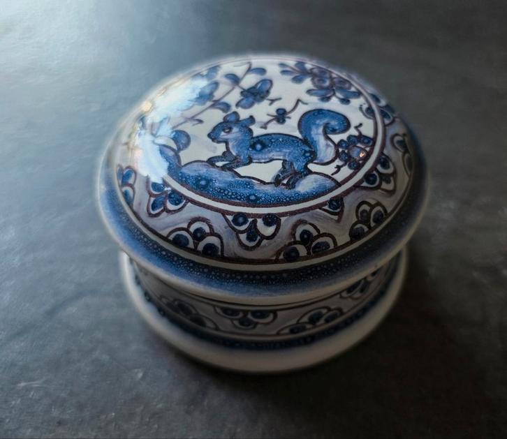 Coimbra Handgeschilderde Aardewerk Keepsake Box – Por, Antiek en Kunst, Antiek | Keramiek en Aardewerk, Ophalen of Verzenden