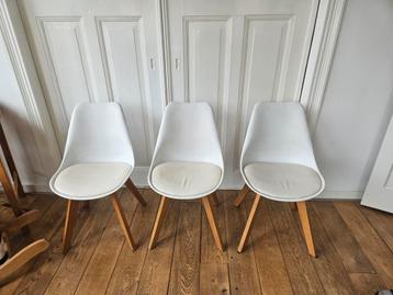3 Kuipstoeltjes met Eiken Onderstel beschikbaar voor biedingen