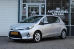 Toyota Yaris 1.5 Full Hybrid Aspiration|Automaat|Navi|Camera, Auto's, Toyota, 47 €/maand, Origineel Nederlands, Te koop, Zilver of Grijs