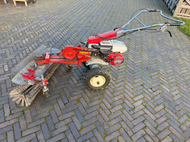 veegmachine veger borstelmachine  Werktuigendrager, Tuin en Terras, Veegmachines, Gebruikt, Ophalen