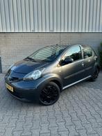 Toyota Aygo 1.0 5DRS 2007 Grijs airco, Auto's, Voorwielaandrijving, Stof, 4 stoelen, 68 pk