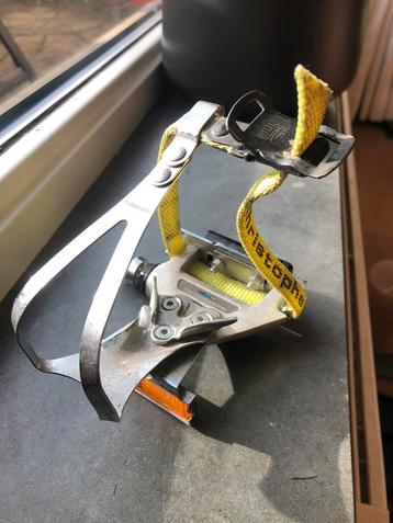 Linker trapper racefiets Shimano met instapbeugel en riempje beschikbaar voor biedingen