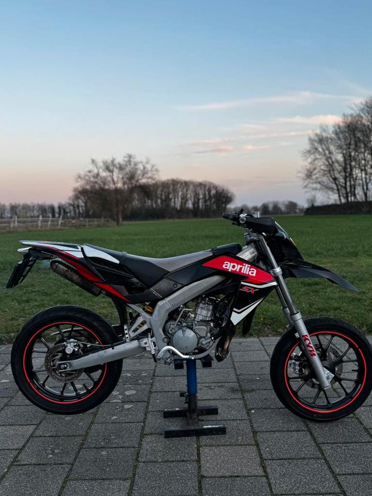 Nette originele Aprillia Sx 50 cc 2015, Fietsen en Brommers, Brommers | Derbi, Zo goed als nieuw, Ophalen