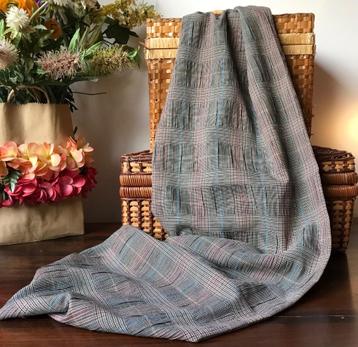 Lap stof - grijs met gekleurde streepjes Nieuw nummer 13 beschikbaar voor biedingen