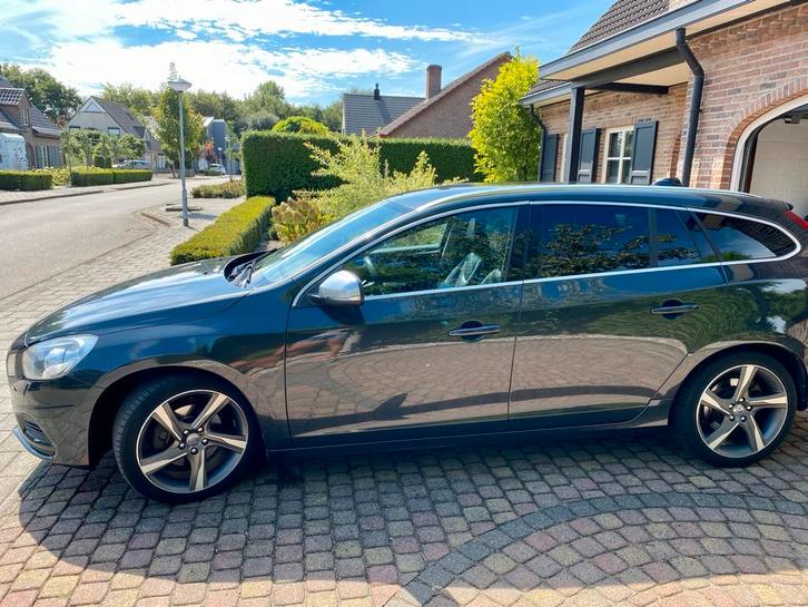 Volvo V60 2.0D3 100KW 2012 leer nav Grijs Rdesign 230.000 km, Auto's, Volvo, Particulier, V60, Diesel, A, Stationwagon, Handgeschakeld