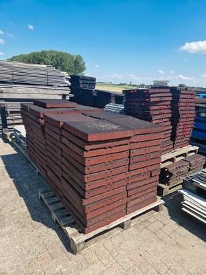 Diverse sport- en speeltoestellen beschikbaar voor biedingen